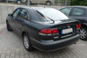 Mazda 626 GF Schräghecklimousine hinten links