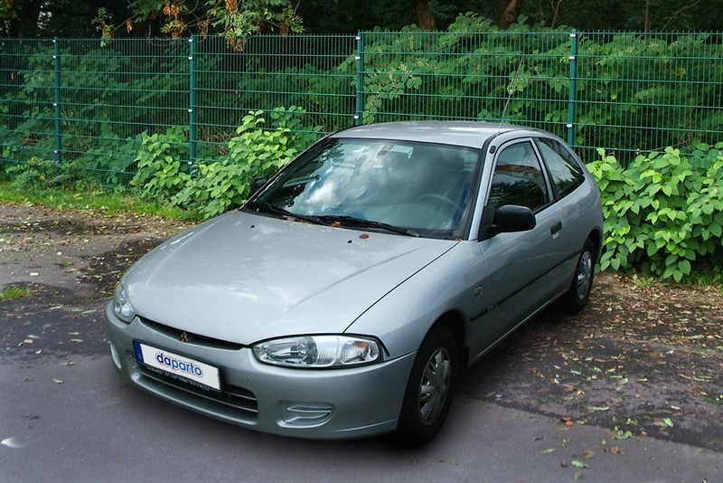 Mitsubishi Colt - vom Rost durchlöchert