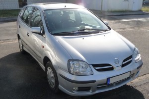 Nissan Almera Tino Frontansicht schräg