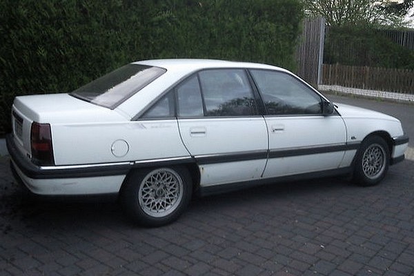 Opel Omega A - viel Raum, viel kaputt