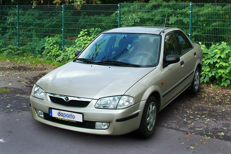 Mazda 323 VI (Typ BJ) - bis auf die Hinterachse unauffällig