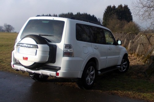 mitsubishi-pajero-v80-heck